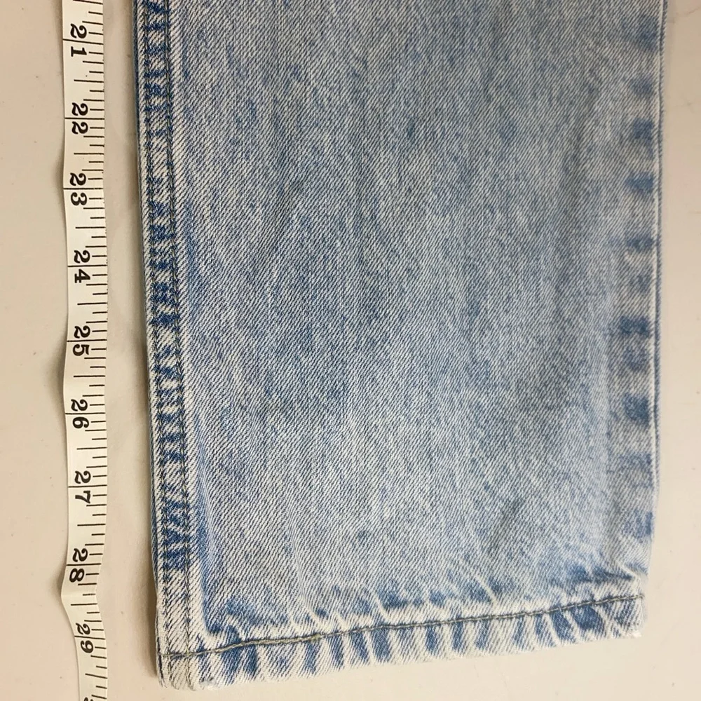 Levi’s Distressed Straight Leg Jeans Women’s Size 26‎ Medium Wash Flap Pocket